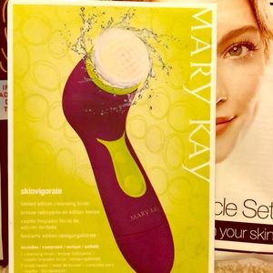 Mary Kay cleansing brush Never Opened !